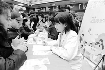 蘭州大學(xué)第一醫(yī)院舉行“新年！新高度！”兒童保健義診活動