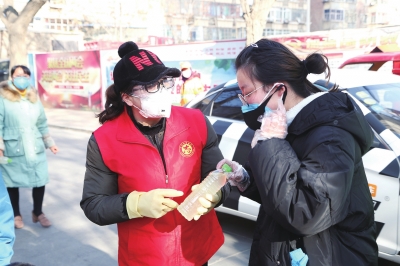 用點滴善舉筑就強大正能量 蘭州市各級道德模范、蘭州好人齊心援助抗擊疫情一線