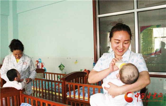 【三八特刊·最美媽媽】無(wú)私之愛(ài) 相伴成長(zhǎng)