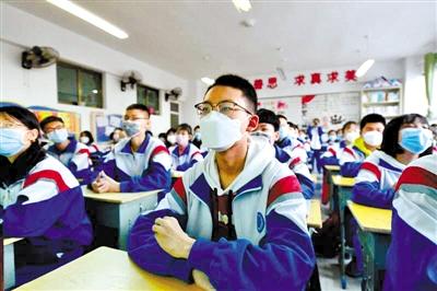 甘肅省初三和高一、高二年級學(xué)生昨日開學(xué) 青春校園又聞瑯瑯讀書聲