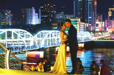 昨夜，中山橋夜景燈光更漂亮了