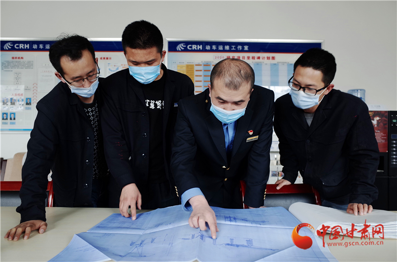 用奮斗的青春護(hù)航高鐵——記全國鐵路勞動模范、蘭西動車運用所副所長張學(xué)東