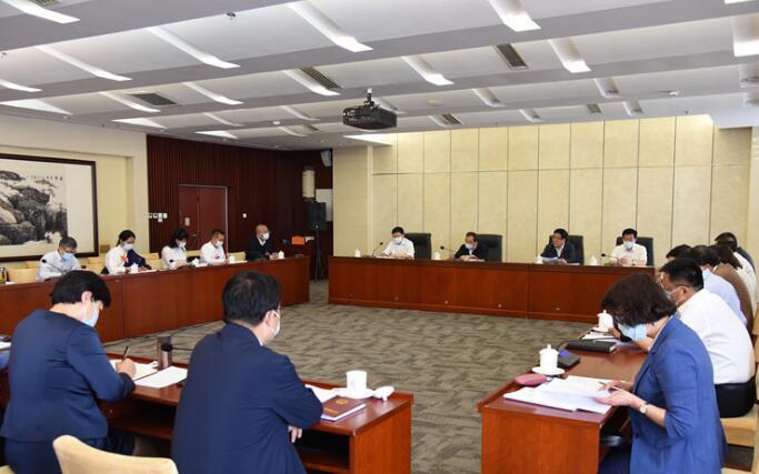 【兩會快訊】甘肅代表團(tuán)分組審議全國人大常委會工作報(bào)告，林鐸參加第一小組會議并發(fā)言