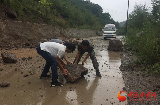 康縣長壩鎮(zhèn)：鏟車、120合力“逆行”救援群眾  