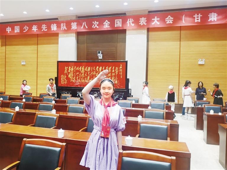 代表蘭州少先隊(duì)員參加全國少代會(huì)——這個(gè)小姑娘，攢勁！