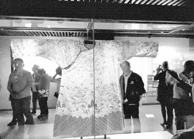 甘肅文化丨嘉慶所賜，被當(dāng)戲服 永登博物館九龍黃袍的前世今生