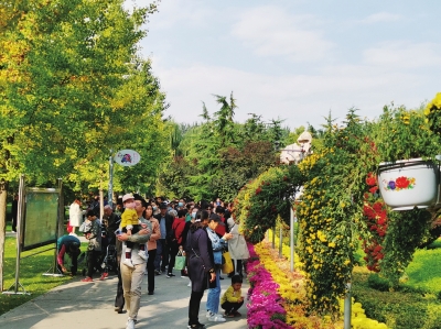 雙節(jié)期間 蘭州市3公園迎來130萬(wàn)人（次）游客