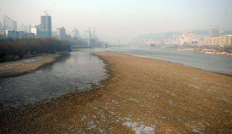 市民：黃河水位大降會(huì)不會(huì)影響供水？ 水務(wù)部門(mén)：枯水期流量偏小屬于正?，F(xiàn)象