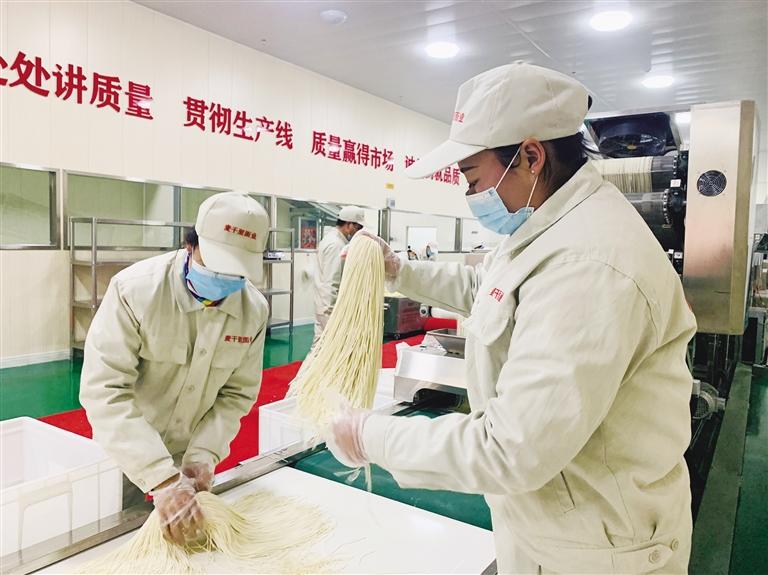 蘭州市規(guī)?；懊鏃l加工項(xiàng)目”投入運(yùn)營 將配送到市區(qū)280多家直營店