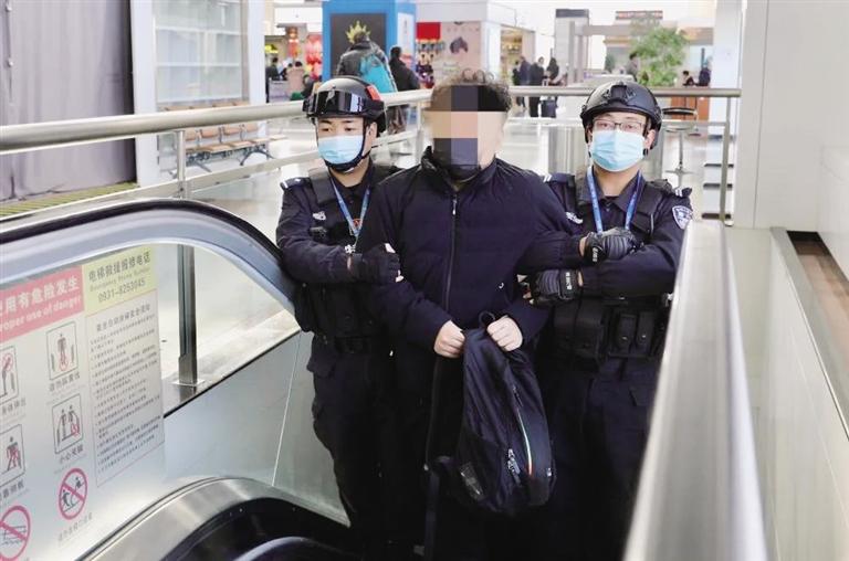 “隴風2020”專項行動甘肅機場公安再添戰(zhàn)果 抓獲電信網(wǎng)絡詐騙案犯罪嫌疑人3人