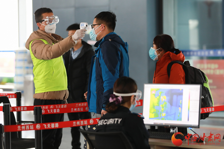 回家路上，請配合疫情防控要求 