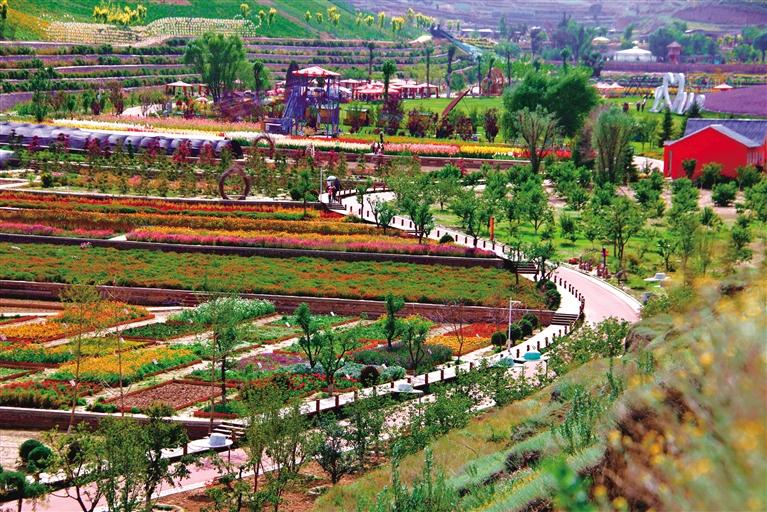 走進(jìn)百個先進(jìn)黨支部  抓實黨建聚合力 先鋒引領(lǐng)促發(fā)展 李家莊“黨建+”唱響鄉(xiāng)村振興最強(qiáng)音