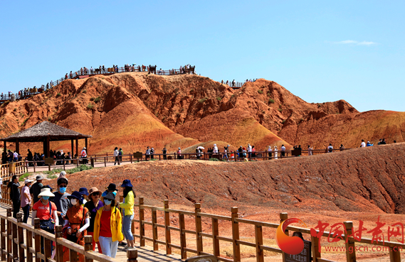 端午假期張掖共接待游客87.05萬人次，實現(xiàn)旅游收入4.64億元