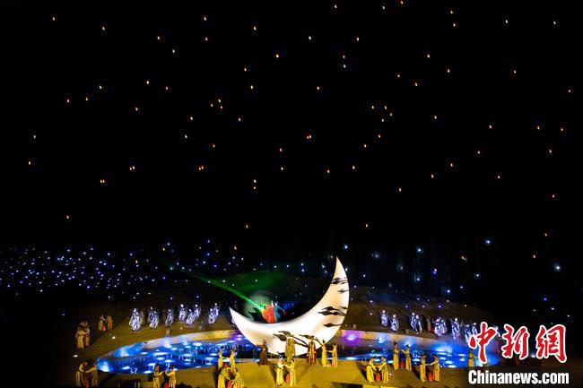 圖為大型沙漠實(shí)景演出《敦煌盛典》演出劇照。(資料圖) 敦煌市委宣傳部供圖