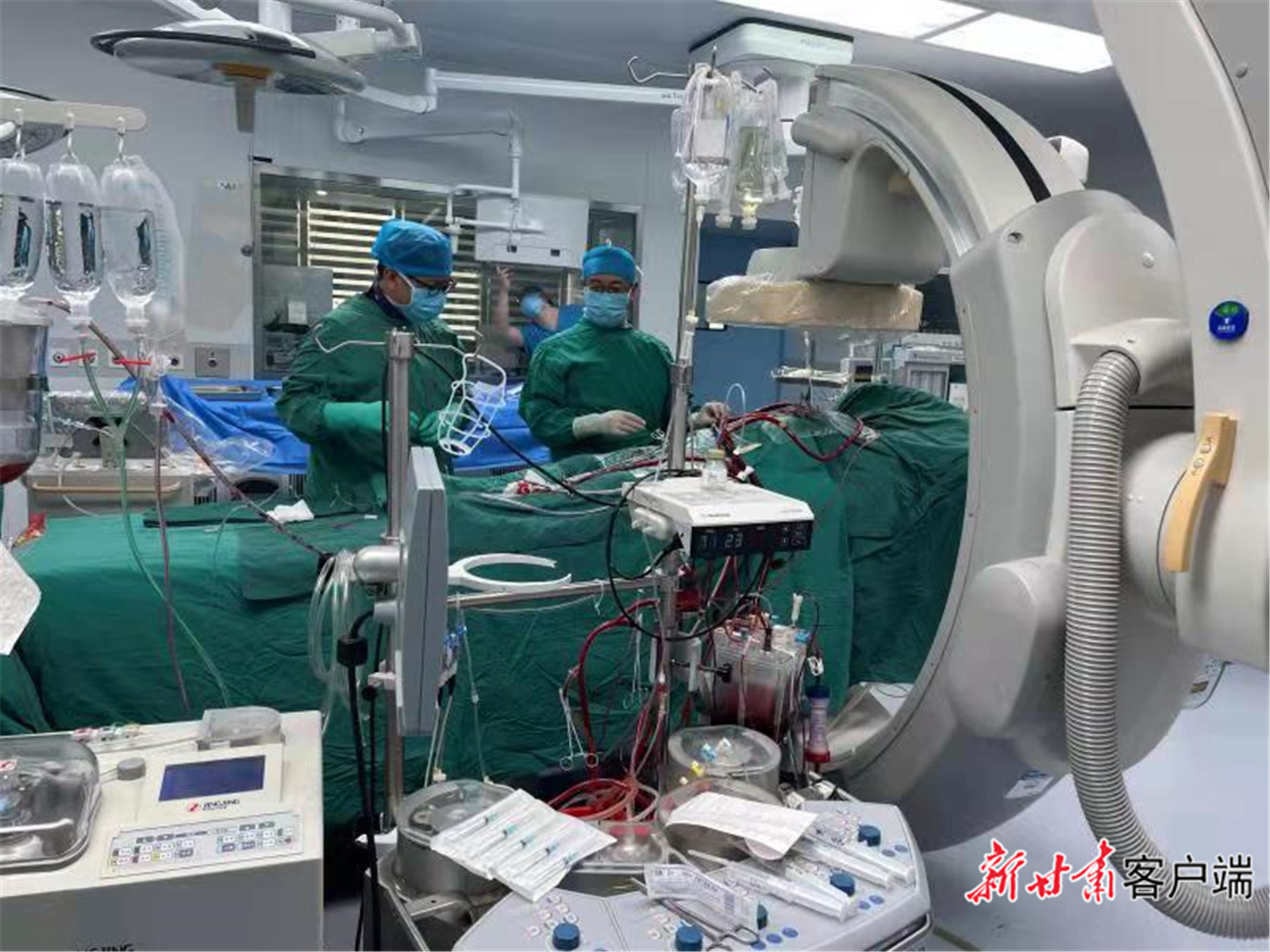 填補(bǔ)省內(nèi)空白，蘭大一院連續(xù)完成“一站式”雜交手術(shù)