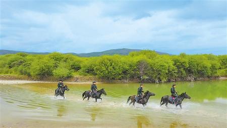 草原騎警，牧民心中的親人——記瑪曲縣公安局草原騎警大隊