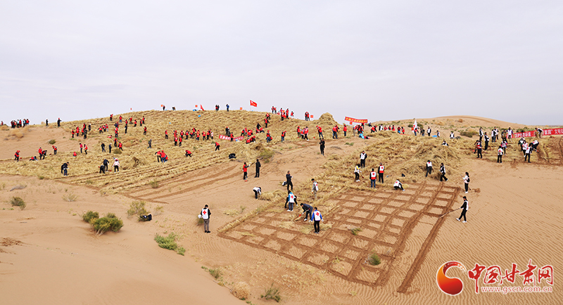 甘肅省委宣傳部、省文明辦、省志愿服務聯(lián)合會在古浪縣舉行壓沙主題文明實踐志愿服務活動