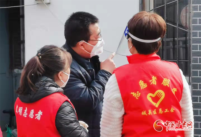 【甘快看·疫情防控最美有你（11）】奔走在“戰(zhàn)疫”一線！有一種力量叫志愿者