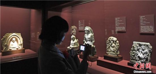 2018年8月，《平山郁夫的絲路世界——平山郁夫絲綢之路美術館文物展》在甘肅敦煌莫高窟開展。中新社記者 楊艷敏 攝