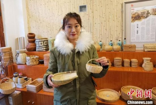 40多種精小玲瓏、純手工制作的新型盛食容器、居家工藝品等，每一件都令人愛不釋手?！●T志軍 攝