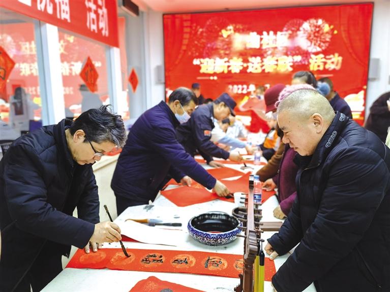 蘭州新區(qū)開(kāi)展“墨香四溢送春聯(lián)·情暖文曲送祝?！被顒?dòng)