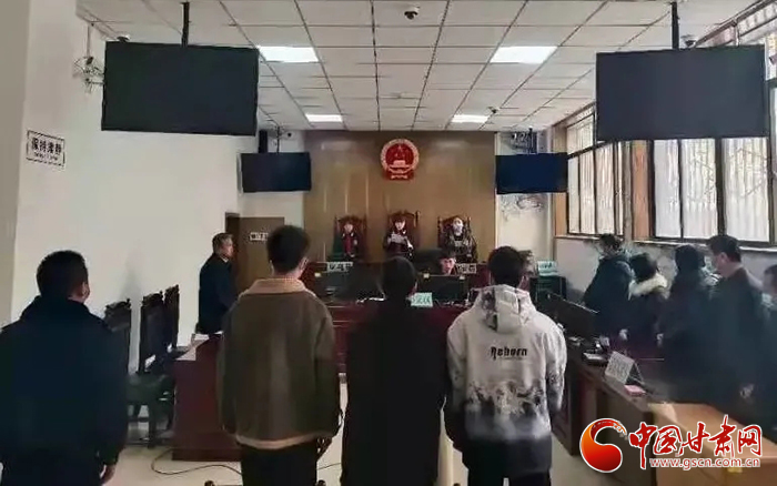 依法帶娃！甘肅省平?jīng)鍪邪l(fā)出首份《家庭教育令》