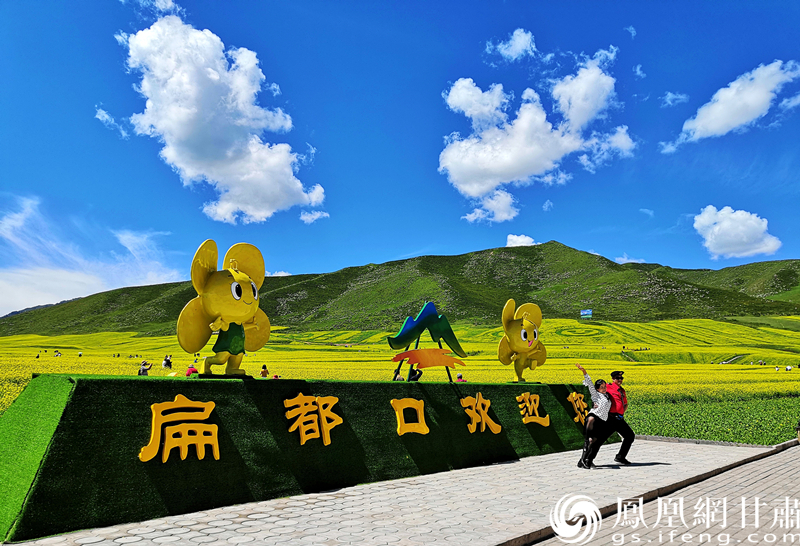 河西走廊張掖扁都口，古絲綢之路要道。王振武 攝