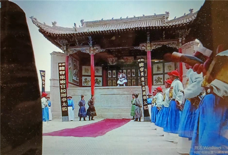 電影《新龍門客?！菲^之關(guān)城清代戲臺特寫