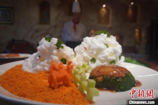 圖為敦煌菜代表菜肴展示?！【琶赖┰?攝