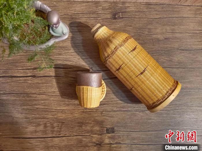 圖為竹編暖壺套。(資料圖) 甘肅省非遺保護(hù)中心供圖