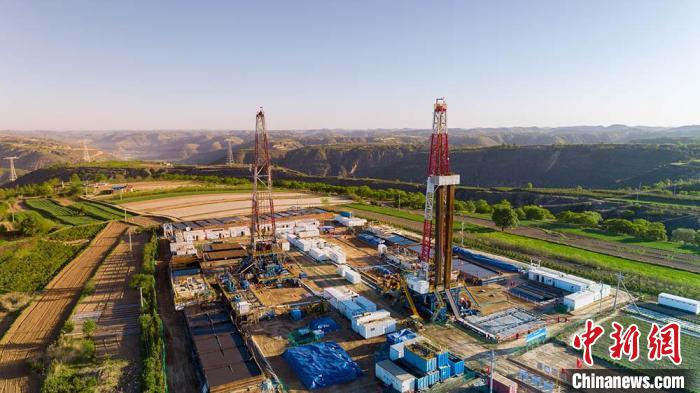 圖為中石油長慶油田慶陽華H60雙機組鉆井現(xiàn)場。(資料圖) 慶陽市委宣傳部供圖