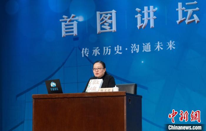 敦煌研究院文化弘揚部講解科科長韓文君?！『衔乃嚦霭嫔绻﹫D