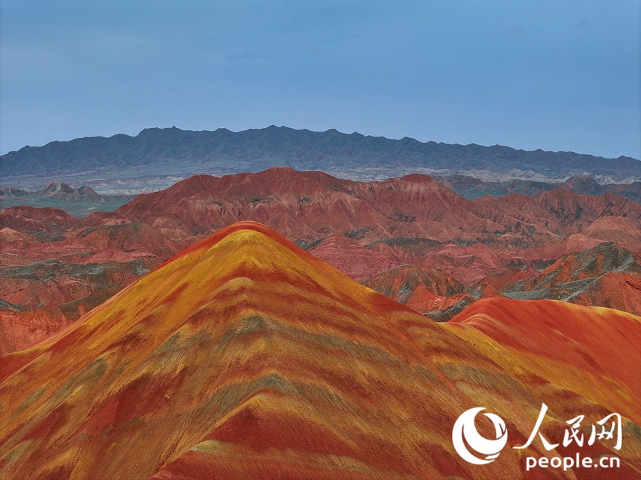 雨后的七彩丹霞，顏色格外艷麗。人民網(wǎng)記者 李根攝