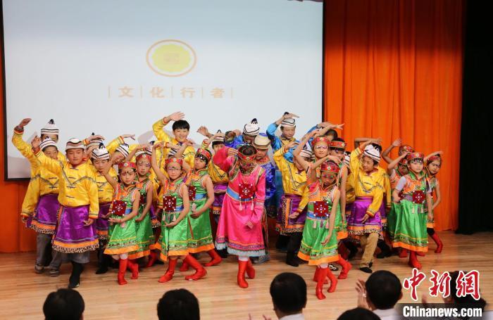 圖為蘭州大學(xué)文化行者團(tuán)隊(duì)走進(jìn)民族社區(qū)，開(kāi)展系列活動(dòng)。(資料圖)蘭州大學(xué)供圖